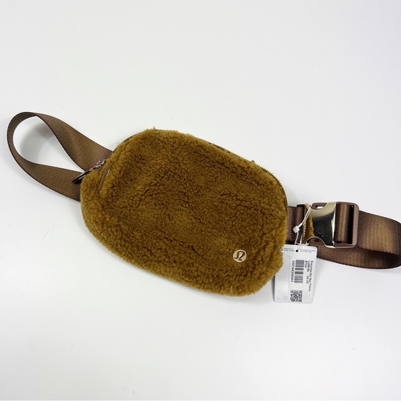 lululemon athletica Handbags - Lululemon Everywhere Fleece Belt Bag Burnt Caramel NWT